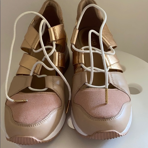 Michael Kors Sneakers with leather details - Picture 3 of 9